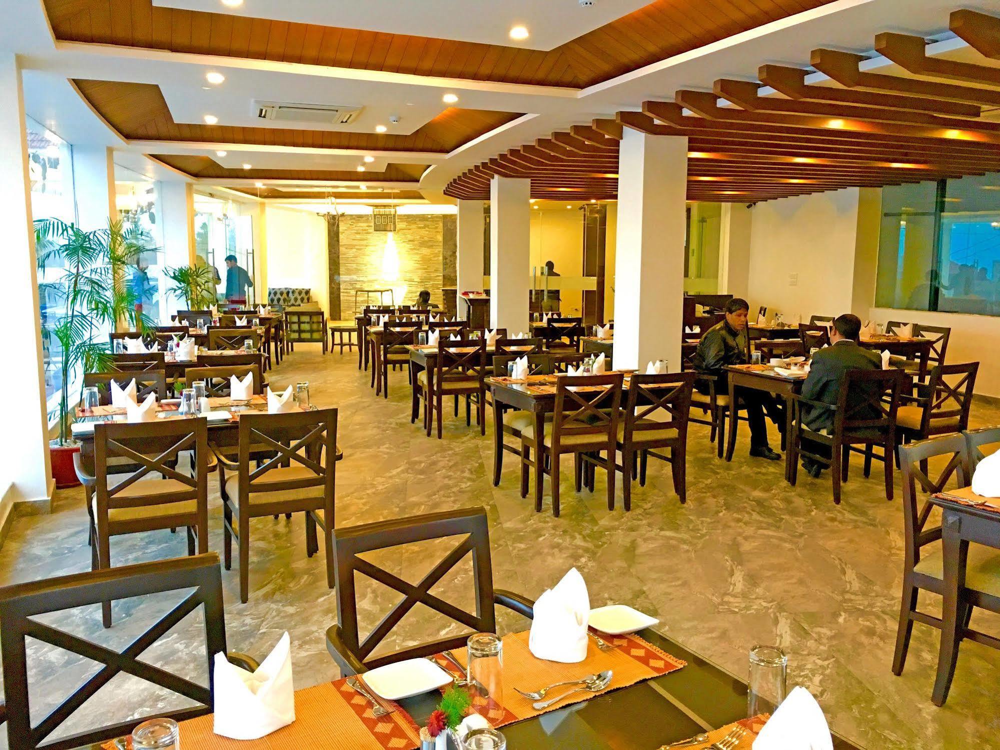 Himalayan Front Hotel By Kgh Group Pókhara Exteriér fotografie
